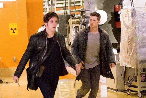 g-12.jpg - In JUMPER, a genetic anomaly allows  Jamie Bell and Hayden Christensen to teleport anywherein the world.