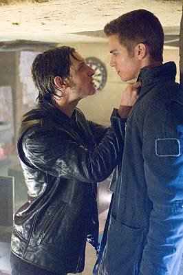 g-21.jpg - In JUMPER, a genetic anomaly allows Jamie Bell and Hayden Christensen to teleport anywhere in the world.